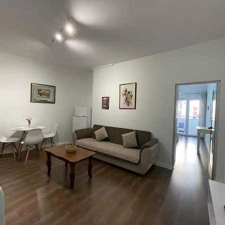 Apartment Axes *