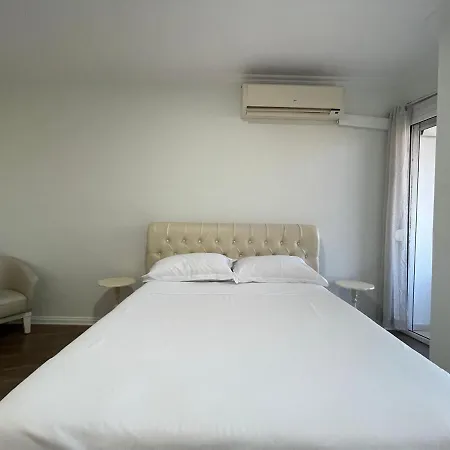 Axes Tirana